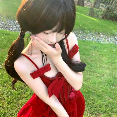 两个男人和一个衣柜